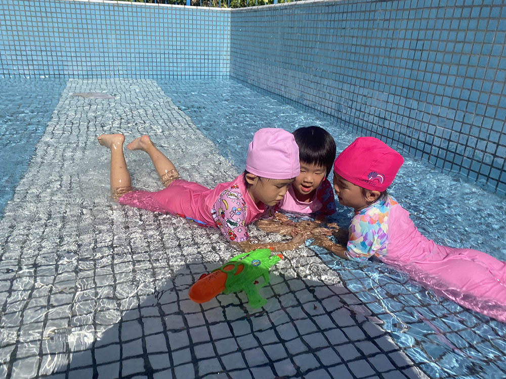 幼儿园游泳池